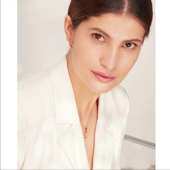 NEW 18k gold plated double sided white shell black enamel rectangular necklace - Picture 9 of 13